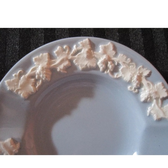 Vintage WEDGWOOD Embossed Queensware Glazed Cream on Lavender Blue Etruria - Picture 3 of 7
